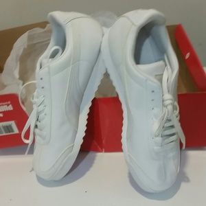 Puma Roma shoe's sz 5y or Women's 7